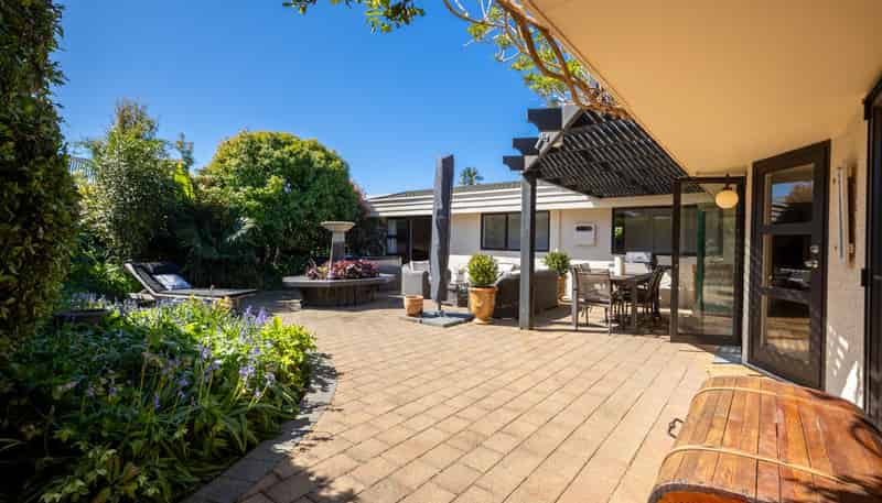 2/96 Nile Street, Nelson