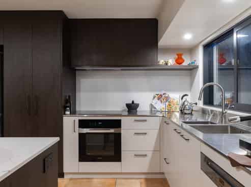 2/96 Nile Street, Nelson