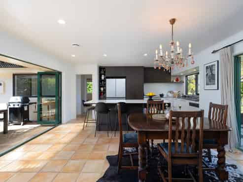 2/96 Nile Street, Nelson