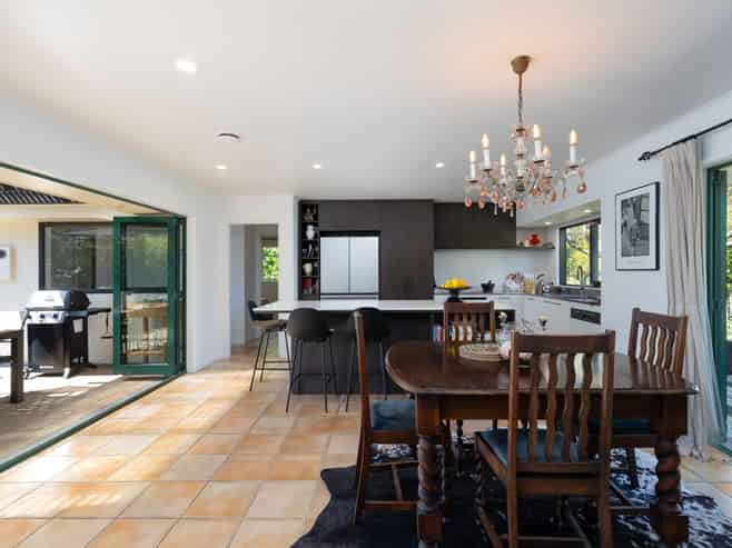 2/96 Nile Street, Nelson