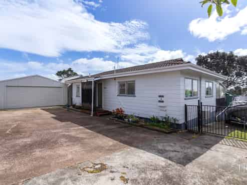 12 Balwyn Place, Clendon Park