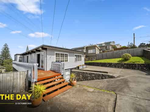 17 Hoskins Avenue, Hillsborough