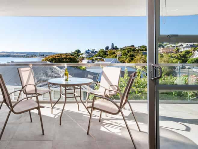 11/2 Lowell Place, Waipahihi