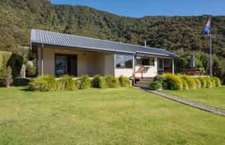 2 Worlds End Road, Tennyson Inlet