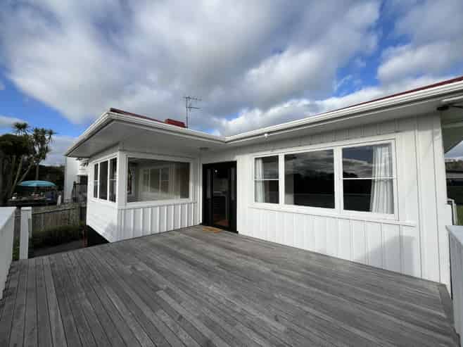 54 Waiwaka Terrace, Strandon