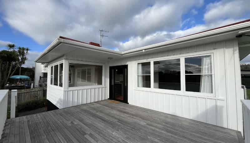 54 Waiwaka Terrace, Strandon