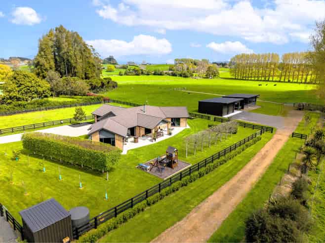 21 Barrett Road, Ngahinapouri