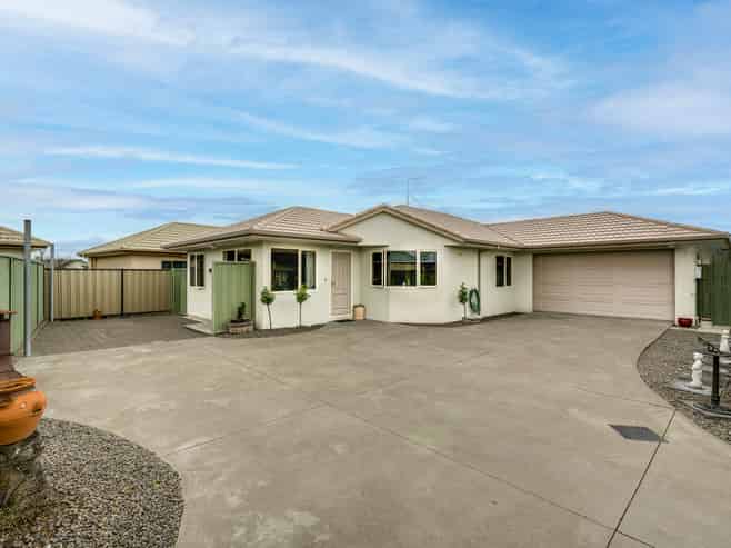 5a Queens Walk, Taradale