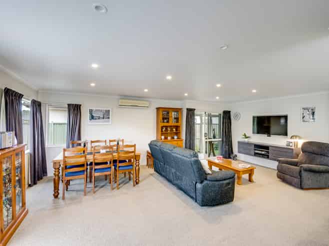 5a Queens Walk, Taradale