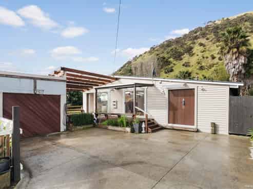 7 Maraetai Place, Port Waikato