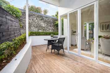 20a King Edward Parade, Devonport