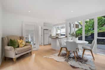 20a King Edward Parade, Devonport