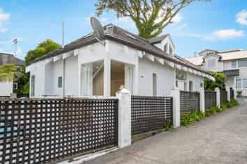20a King Edward Parade, Devonport
