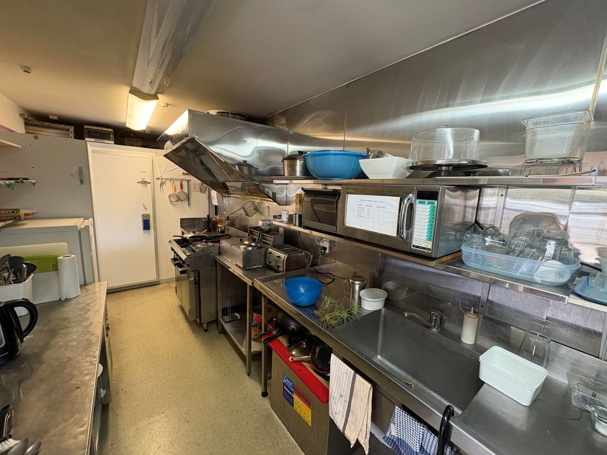 Ready to go F&B space on Main Highway - Ansicht 4