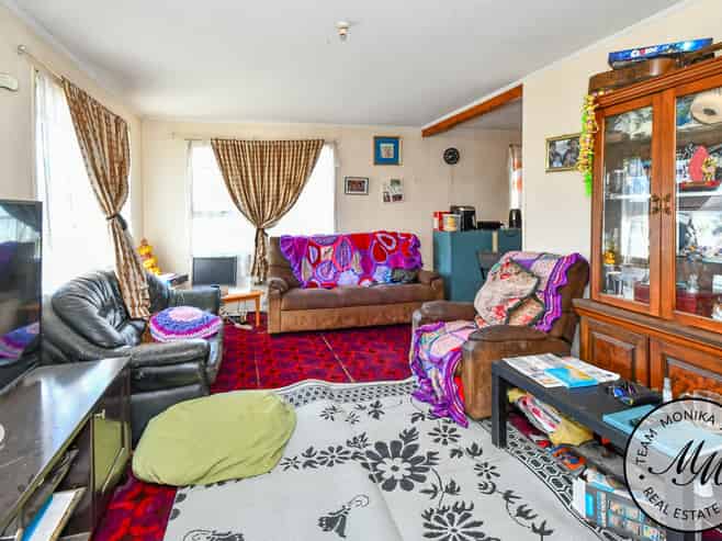 11 Darnell Crescent, Clover Park