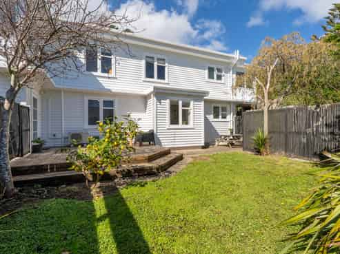 1/1 Karamu Street, Eastbourne