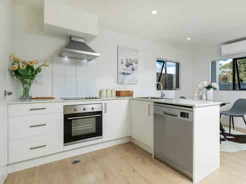 7/7 South Pacific Place, Henderson