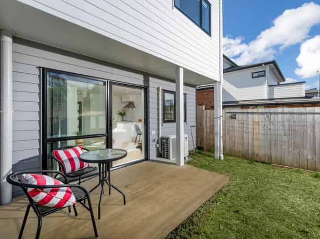7/7 South Pacific Place, Henderson