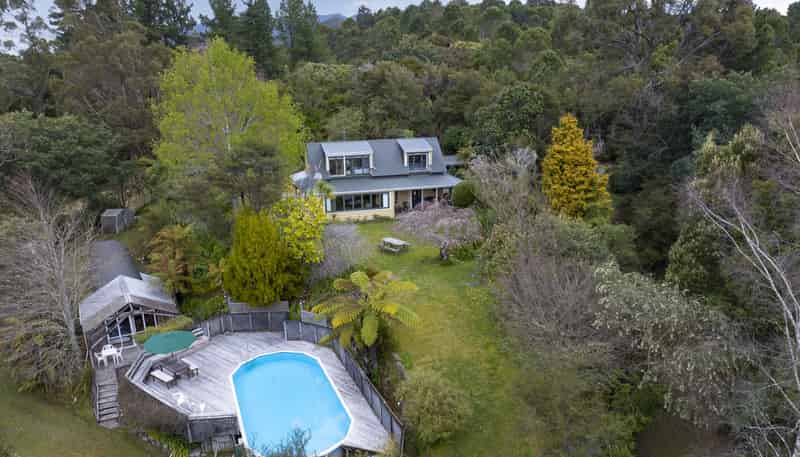 1604 Takaka-Collingwood, Parapara