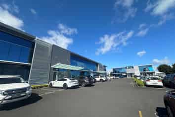 Modern Airport Oaks Office