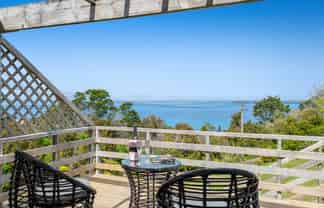 51 Roberts Road, Matakatia