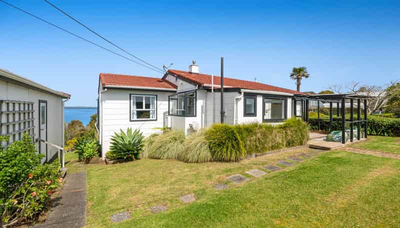 51 Roberts Road, Matakatia