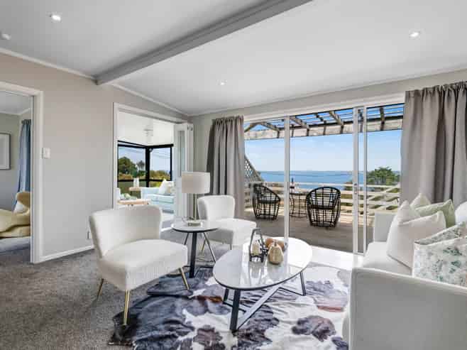 51 Roberts Road, Matakatia