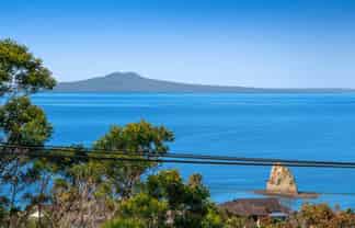 51 Roberts Road, Matakatia