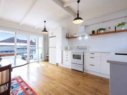 2/199 Titirangi Road, Titirangi