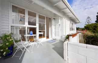 2/199 Titirangi Road, Titirangi