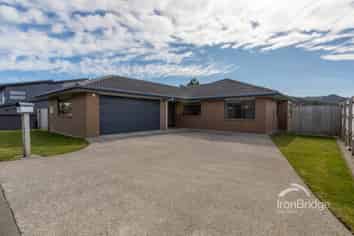 13 Percy Kinsman Crescent, Riverstone Terraces