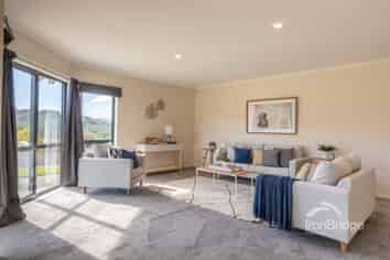13 Percy Kinsman Crescent, Riverstone Terraces