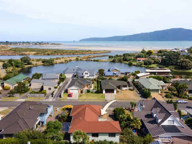 7 Major Durie Place, Waikanae Beach