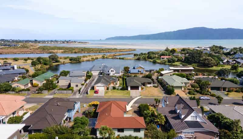7 Major Durie Place, Waikanae Beach