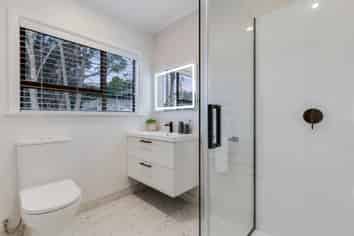 19 Highland Ave, Titirangi