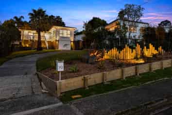 19 Highland Ave, Titirangi