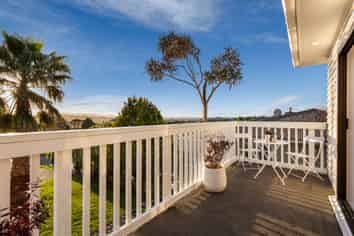 19 Highland Ave, Titirangi