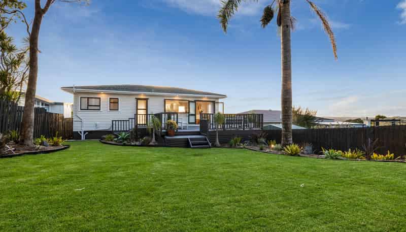 19 Highland Ave, Titirangi