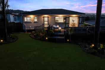 19 Highland Ave, Titirangi