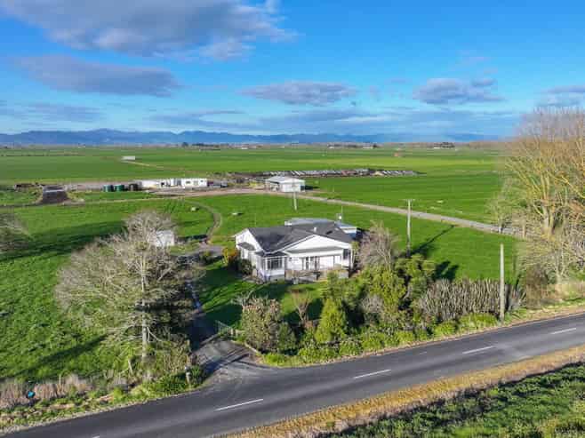 253 Canal Road East, Waitakaruru