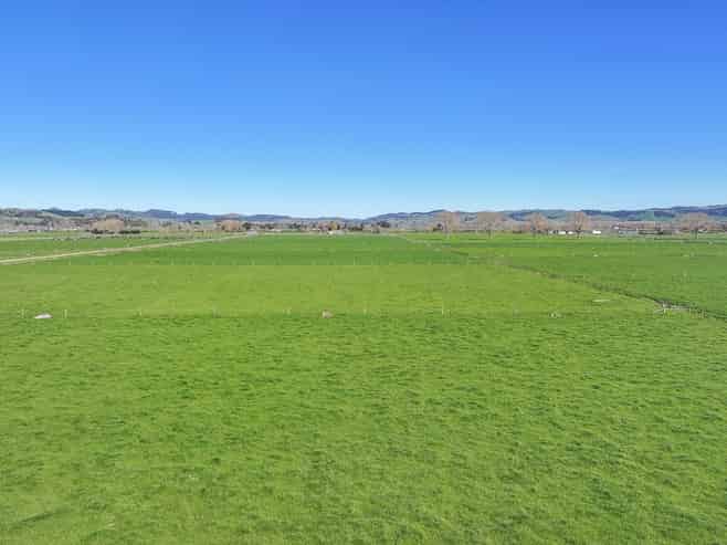 165 Canal Road East, Waitakaruru