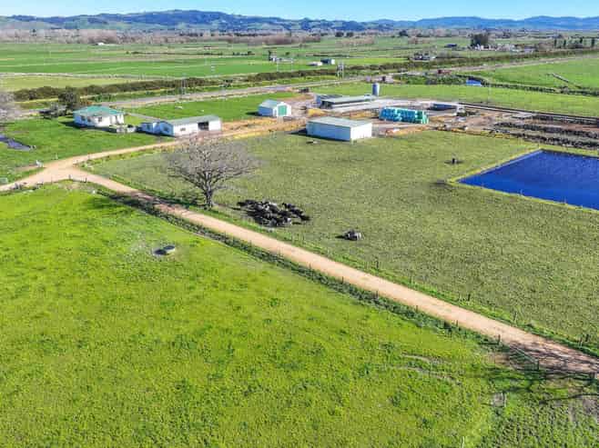165 and 25 Canal Road East and 400 Hopai West Road, Waitakaruru