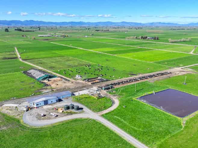 165 and 25 Canal Road East and 400 Hopai West Road, Waitakaruru