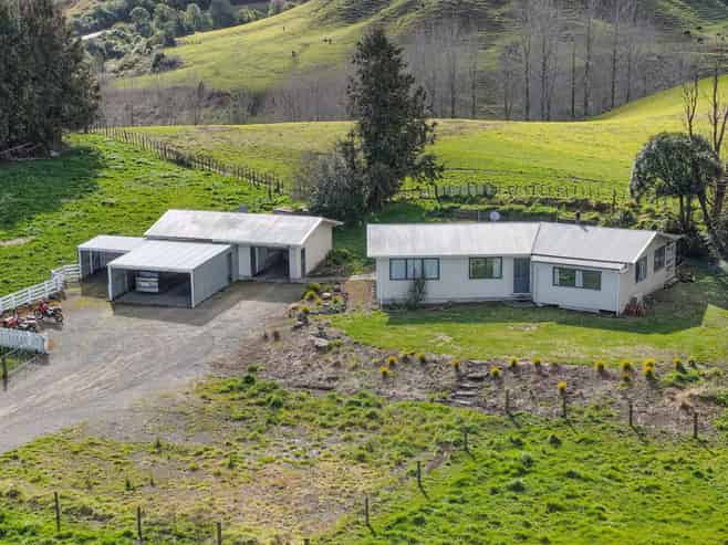 3986 Puketitiri Road, Patoka