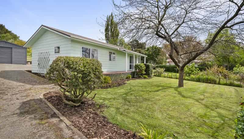 1087 Halcombe Road, Halcombe