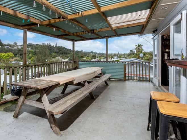 71 Lauderdale Road, Birkdale