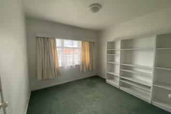 330 Western Hills Drive, Avenues