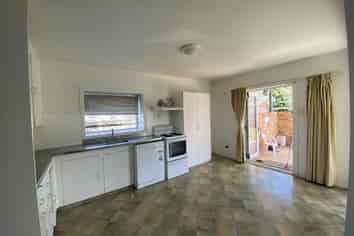 330 Western Hills Drive, Avenues