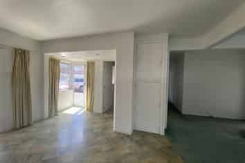 330 Western Hills Drive, Avenues
