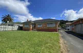 330 Western Hills Drive, Avenues